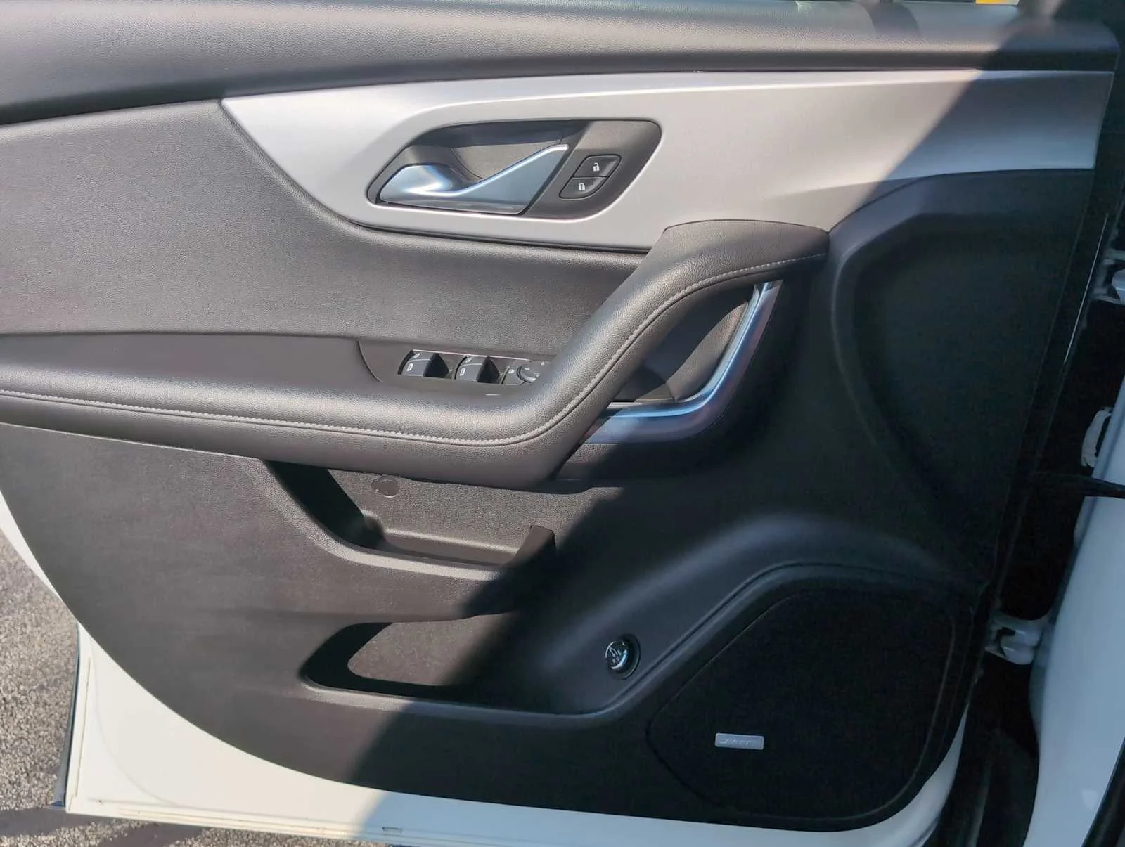 Used 2022 SUMMIT WHITE Chevrolet LT image 23