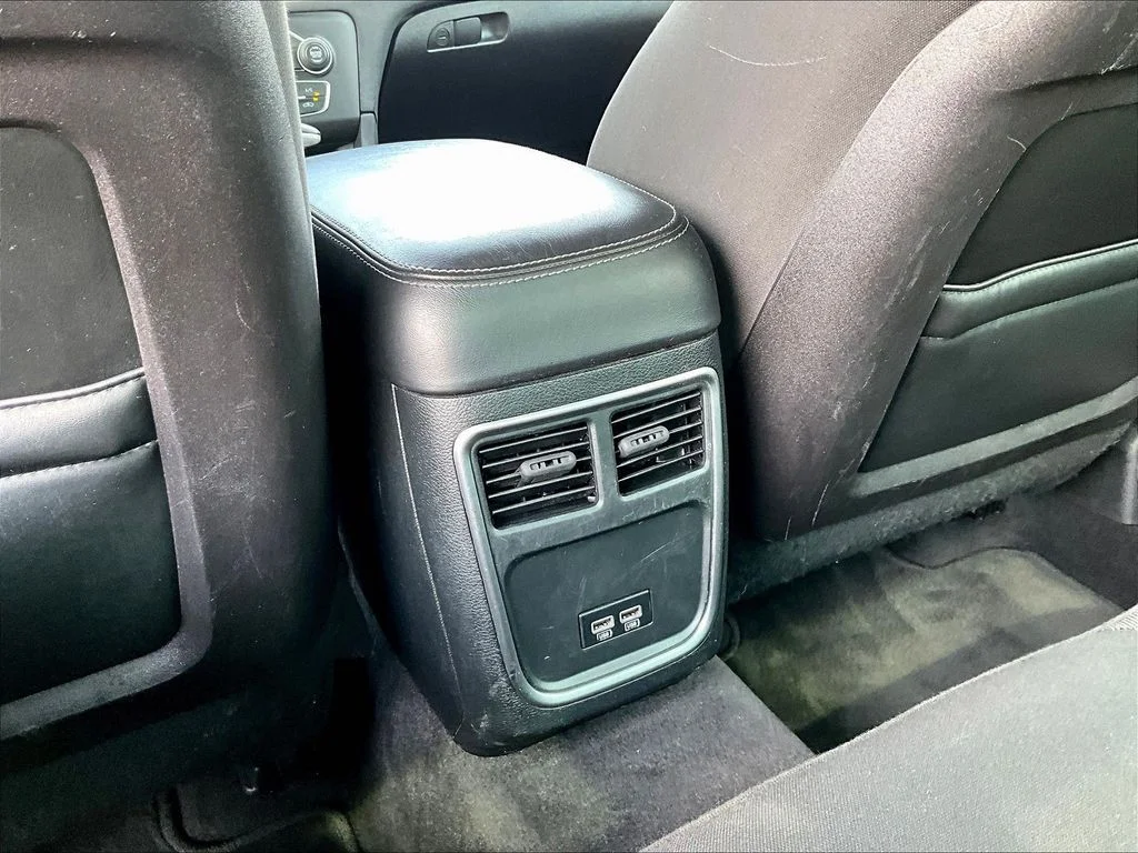 Used 2016 Black Dodge SXT image 12