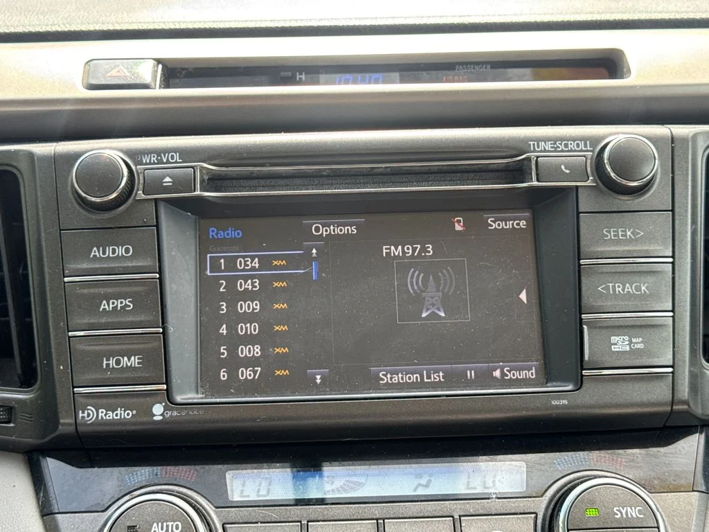 Used 2015 Classic Silver Metallic Toyota XLE image 25