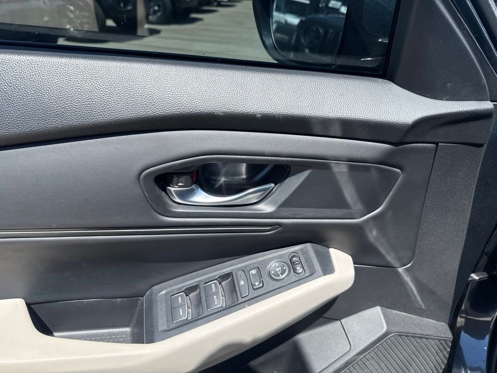 Used 2024  Honda EX image 11