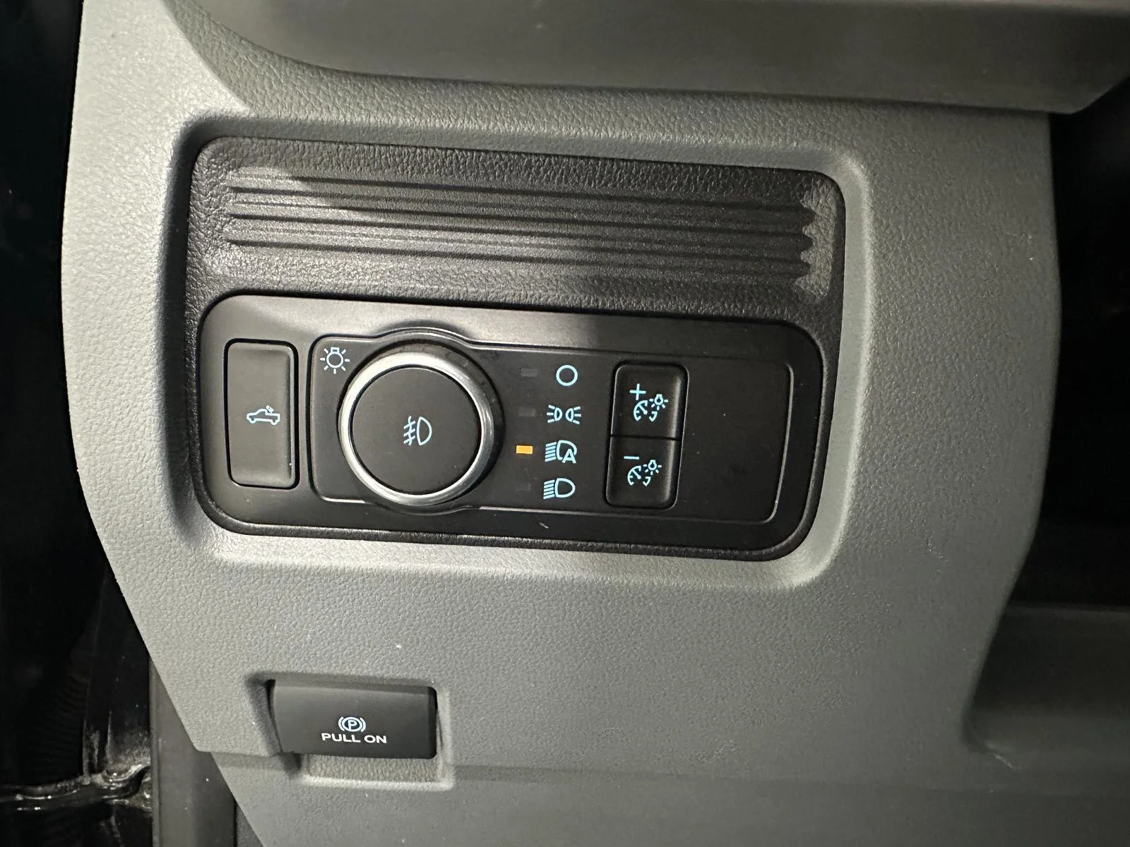 Used 2023 Agate Black Metallic Ford XL image 17