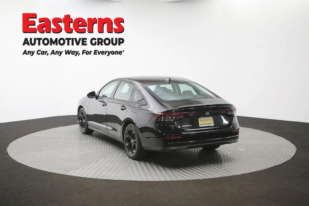 Used 2025 Black Honda SE image 59