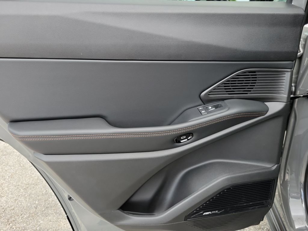 New 2026 Sting-Gray Clear-Coat Exterior Paint Jeep Limited image 19