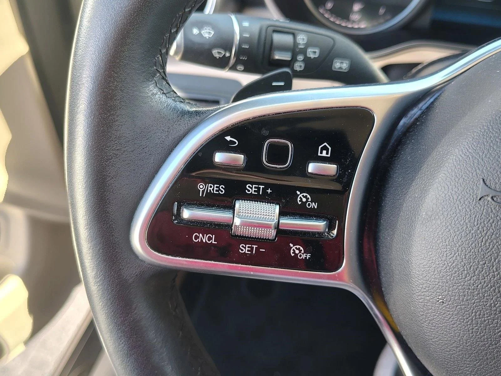 Used 2020 Mojave Silver Metallic Mercedes-Benz GLC 300 image 8