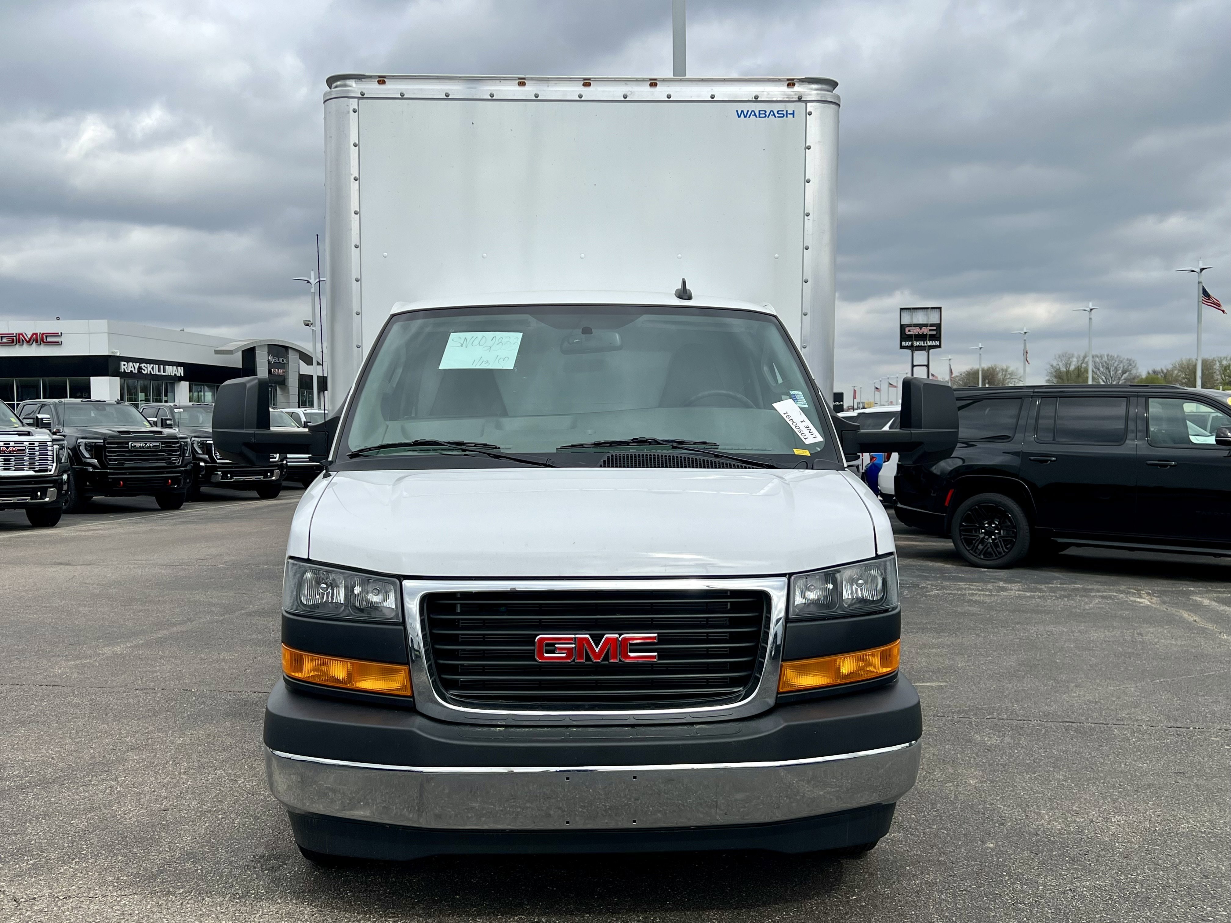 New 2025 Summit White GMC 1WT image 2