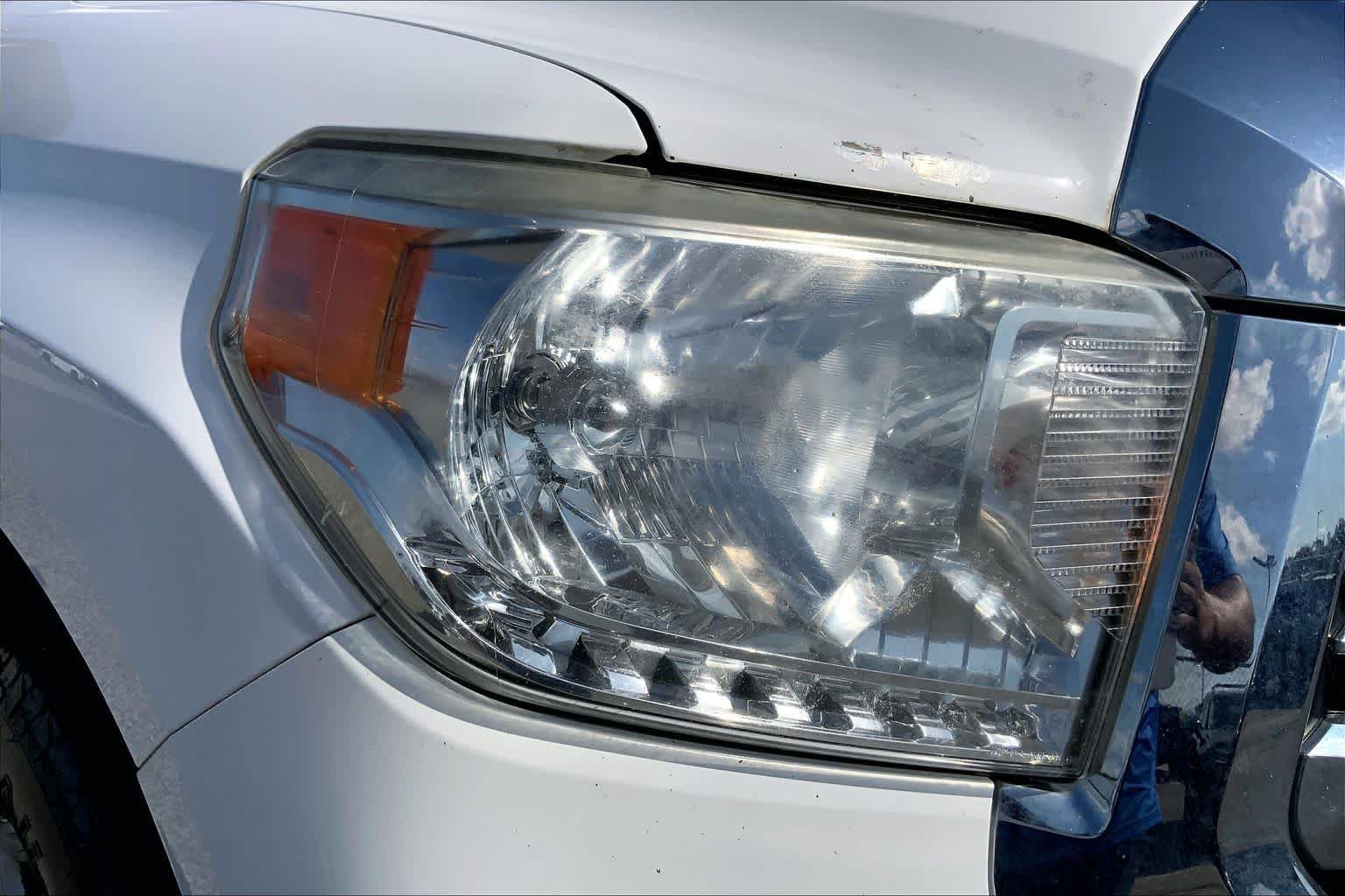 Used 2017 Super White Toyota SR5 image 26