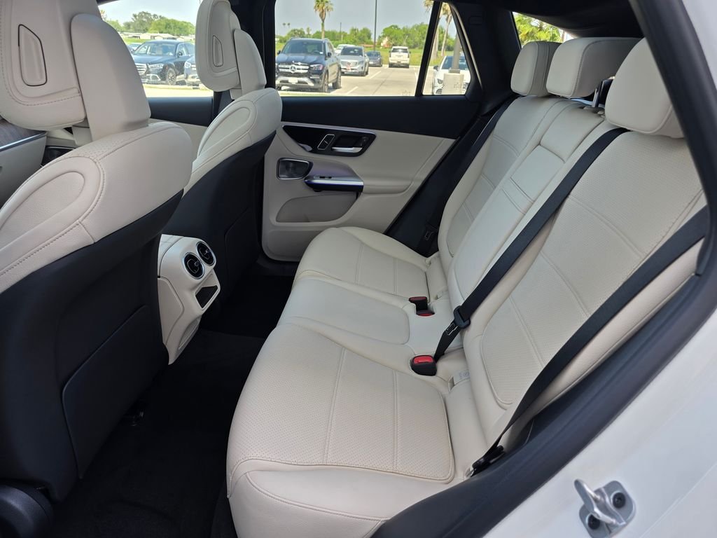 New 2026 Polar White Mercedes-Benz GLC 300 image 14