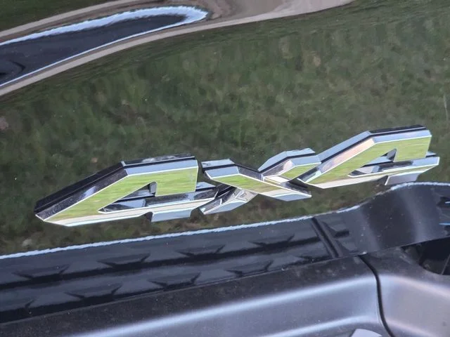 New 2026 Diamond Black Crystal Pearl-Coat Exterior Paint RAM Tradesman image 27