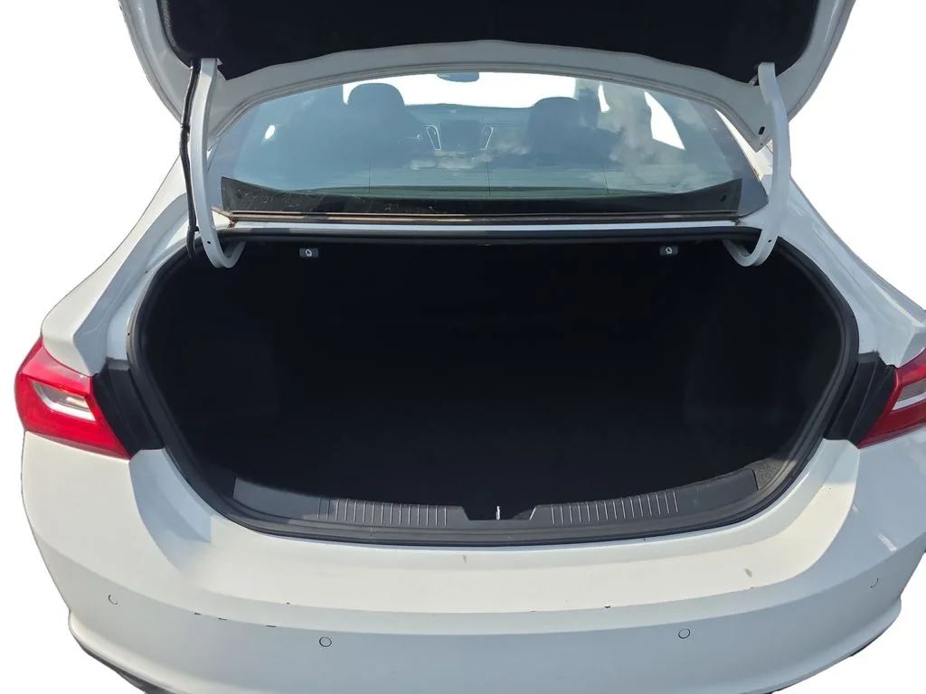 Used 2024 Summit White Chevrolet LT image 25