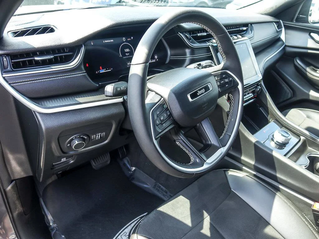 Used 2024 Baltic Gray Metallic Clearcoat Jeep Altitude X image 14