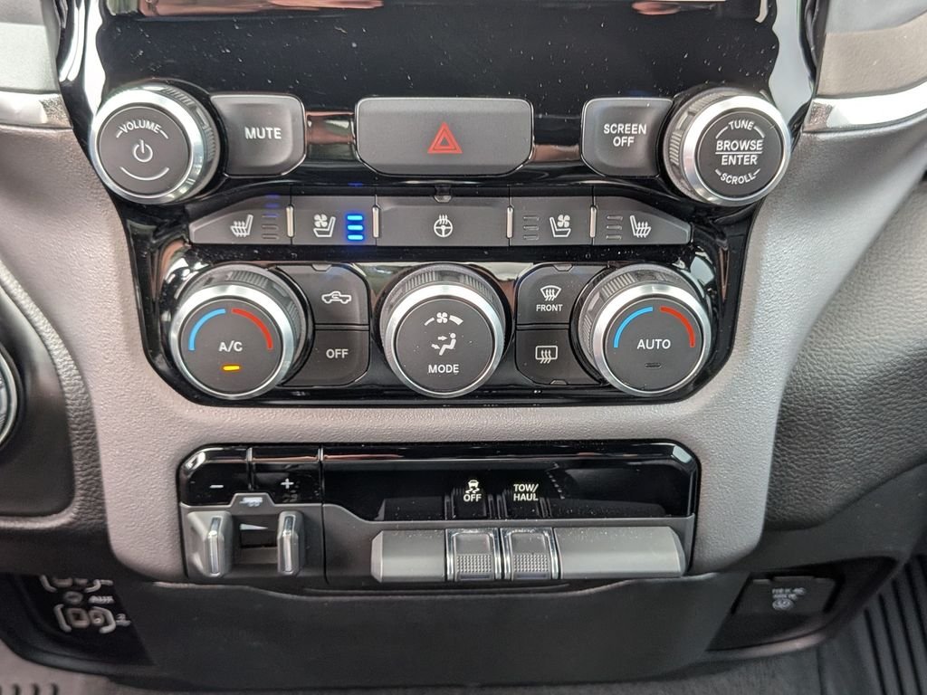 Used 2024 Silver Ram Laramie image 17