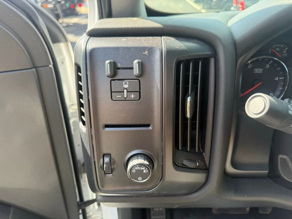Used 2022 White Chevrolet DUMP image 17