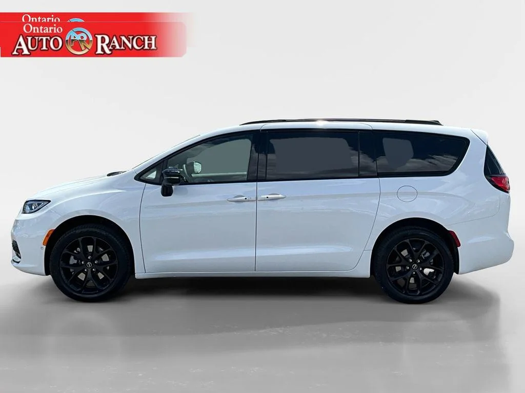 New 2026 Bright White Clearcoat Chrysler Limited image 2