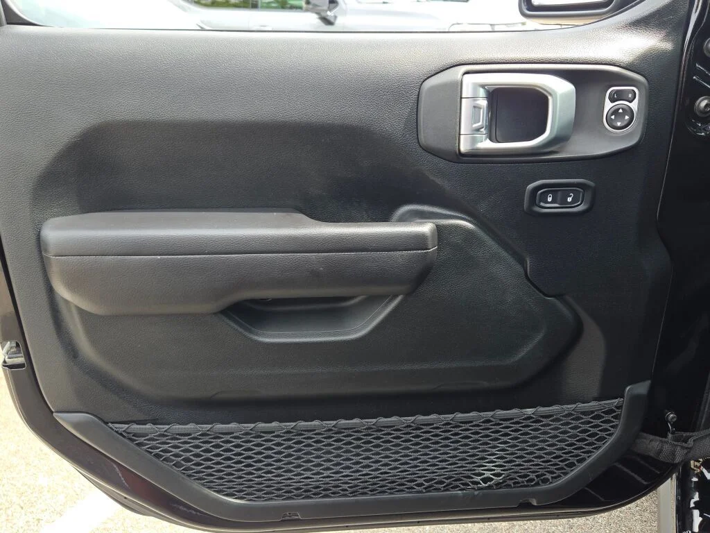 Used 2020 Black Jeep Unlimited Sport image 23