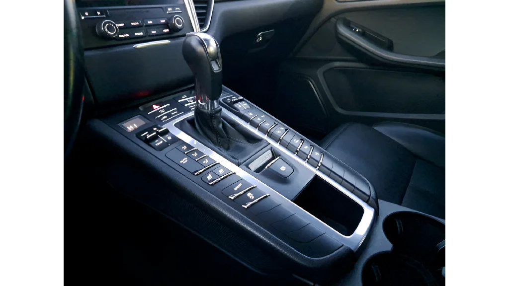 Used 2018  Porsche Base image 27