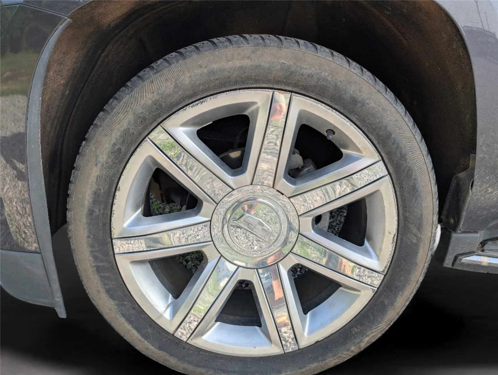 Used 2018 DARK GRANITE METALLIC Cadillac Luxury image 38
