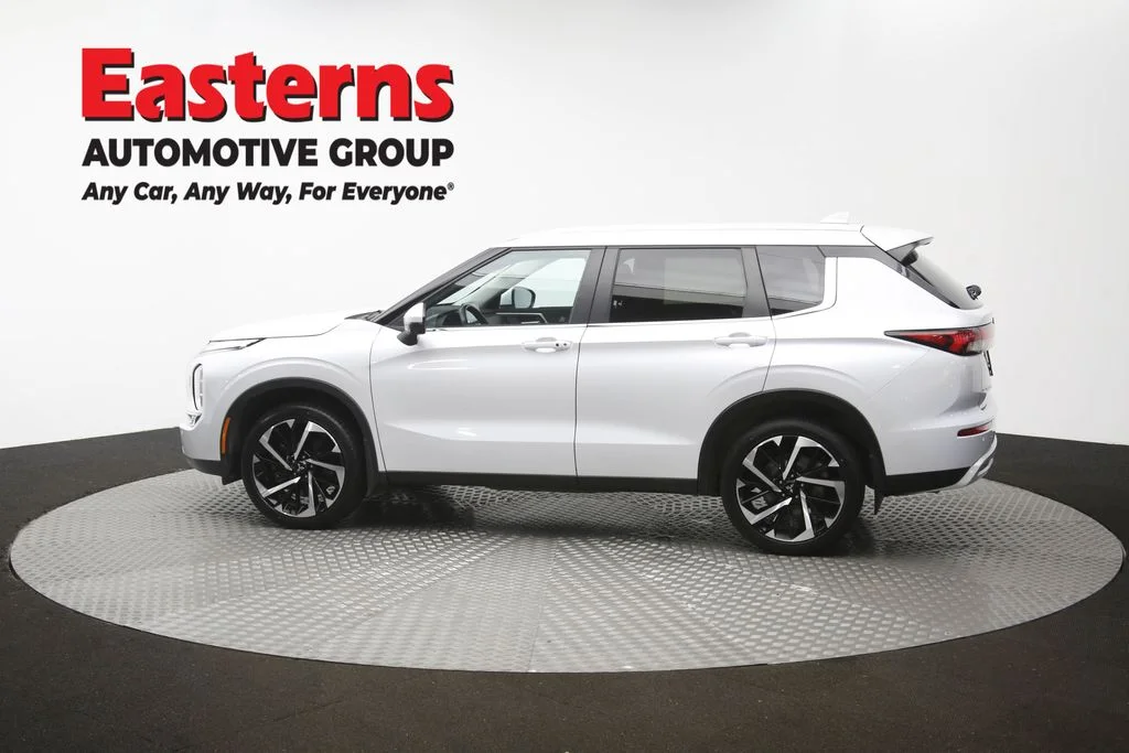 Used 2024 White Mitsubishi SE image 60