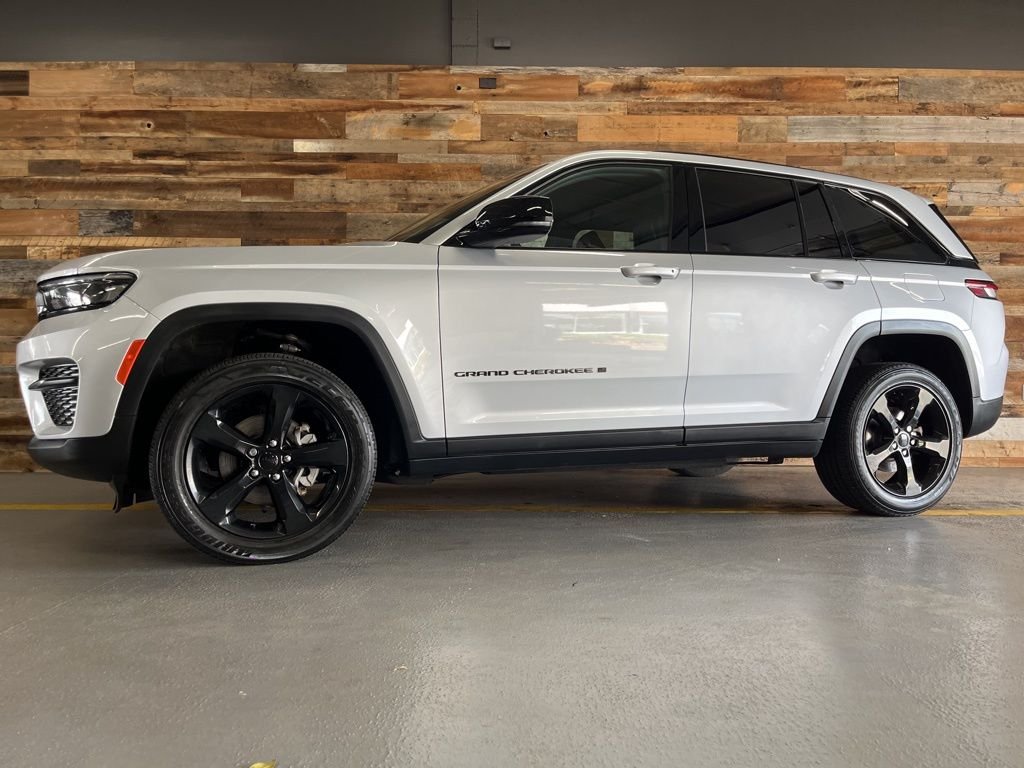 Used 2023 Silver Jeep Altitude X image 47