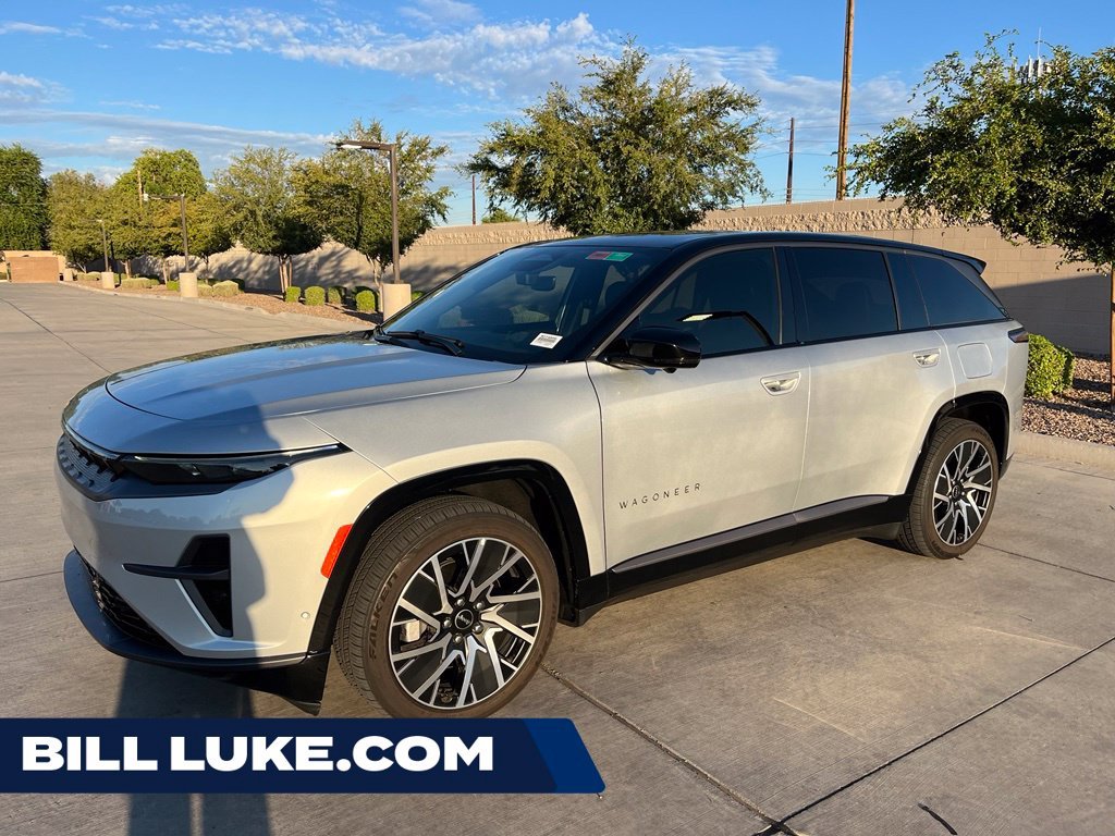Used 2025 Silver Jeep Limited image 1