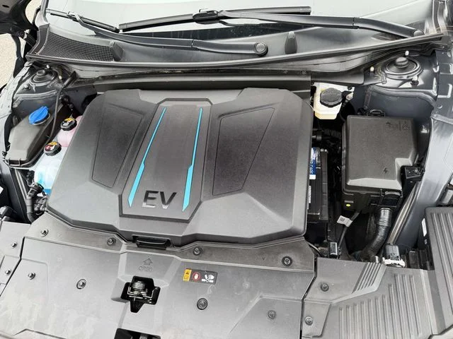 Used 2023 Black Hyundai Limited image 13