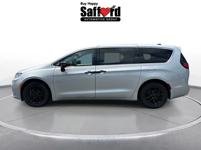 Used 2024 Silver Chrysler Touring L image 4