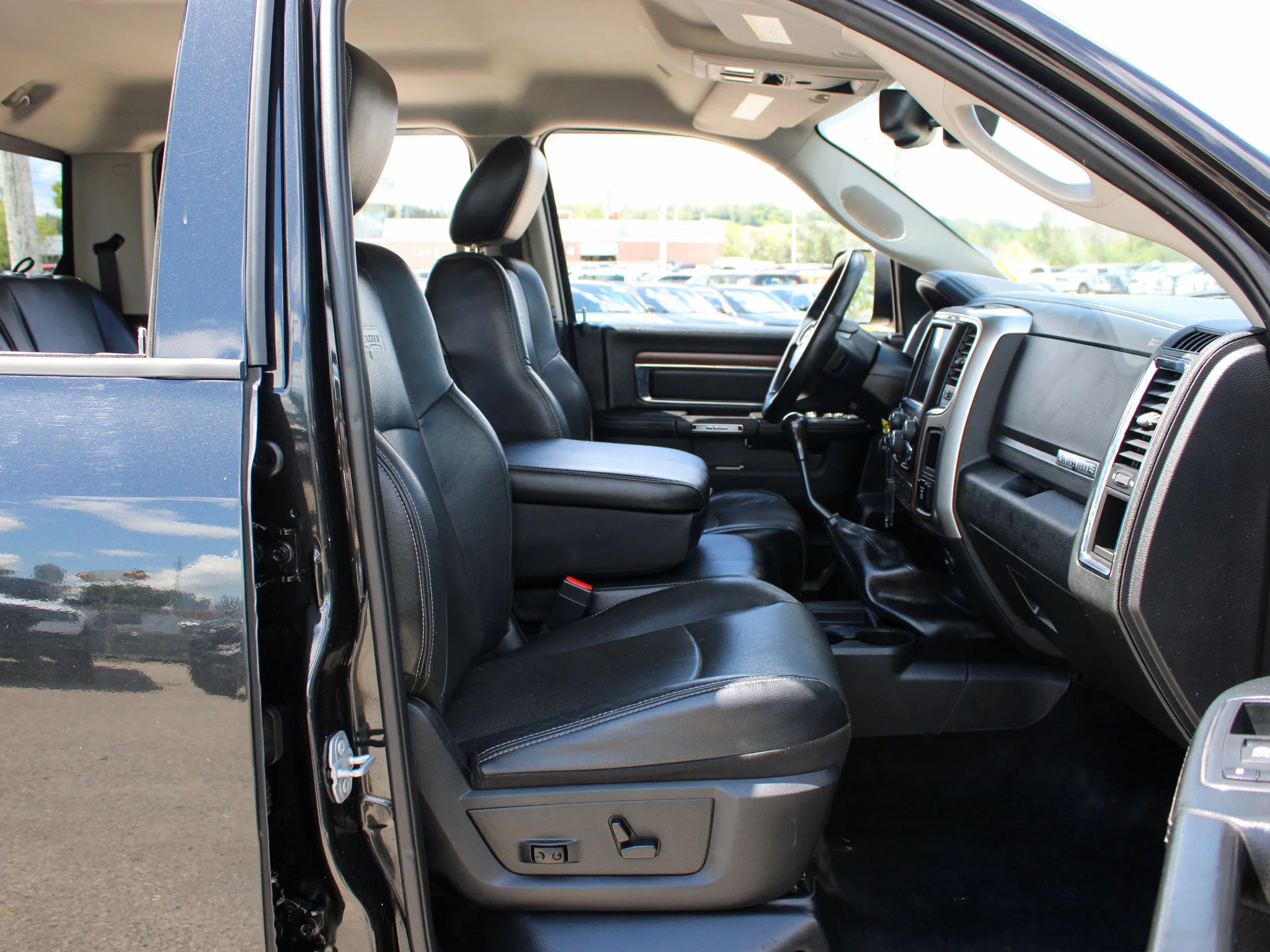 Used 2017 Black RAM Laramie* 6 Speed Manual | Heated/Vented Leather Seats | Nav | Bedliner | Diesel | Alpine image 17