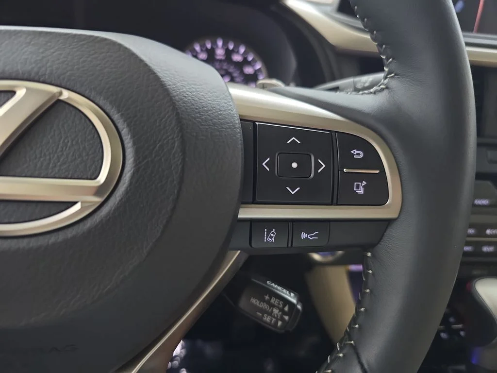 Used 2022 White Lexus 450h image 21