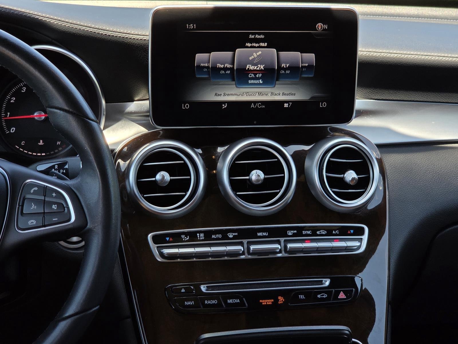 Used 2018 designo Diamond White Metallic Mercedes-Benz GLC 300 image 16