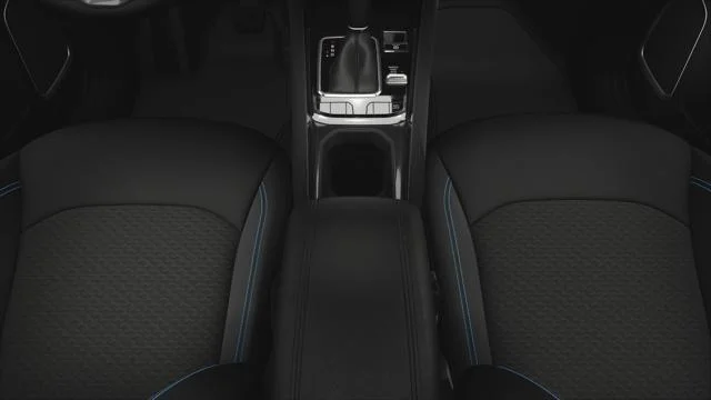 New 2026 Diamond Black Crystal Pearl-Coat Exterior Paint Jeep Latitude image 28