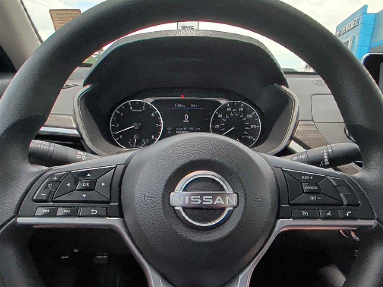 Used 2025 Garnet Pearl Metallic Nissan SV image 22