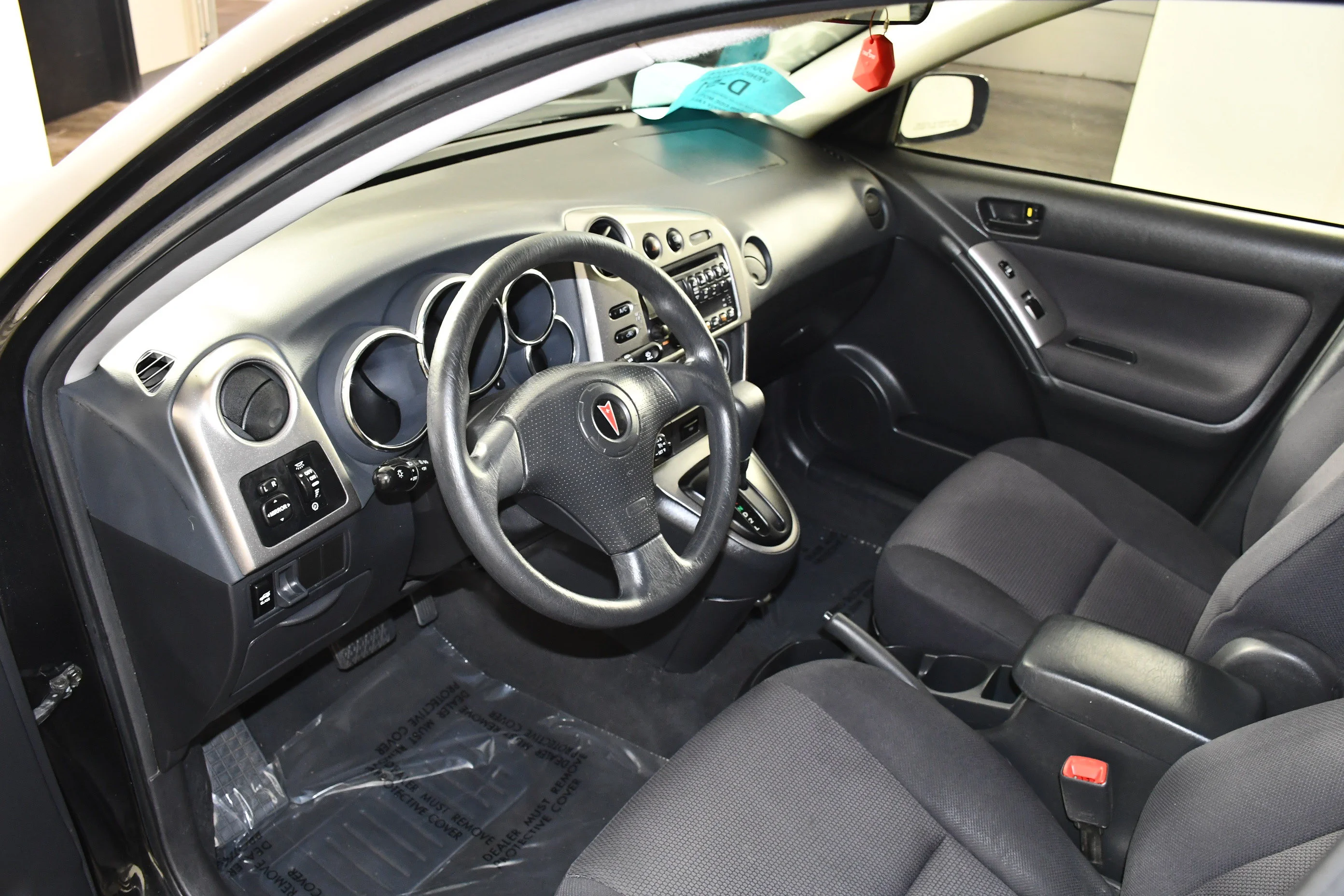 Used 2005 Abyss Black Pontiac Base image 2