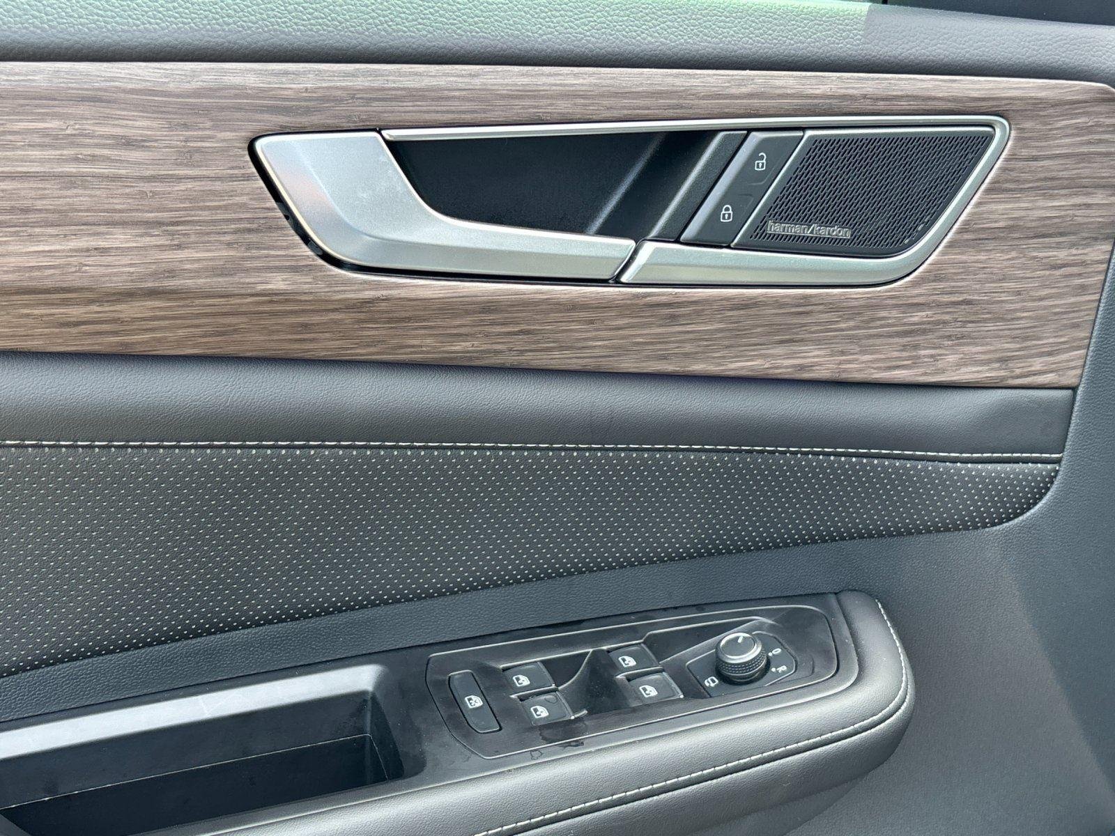 2025 Volkswagen Atlas SEL Premium R-Line - Photo 14