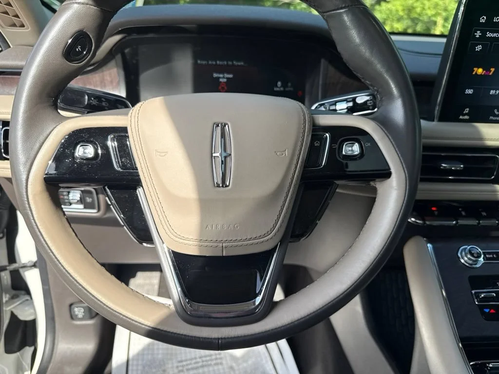 Used 2022 White Lincoln Reserve image 26