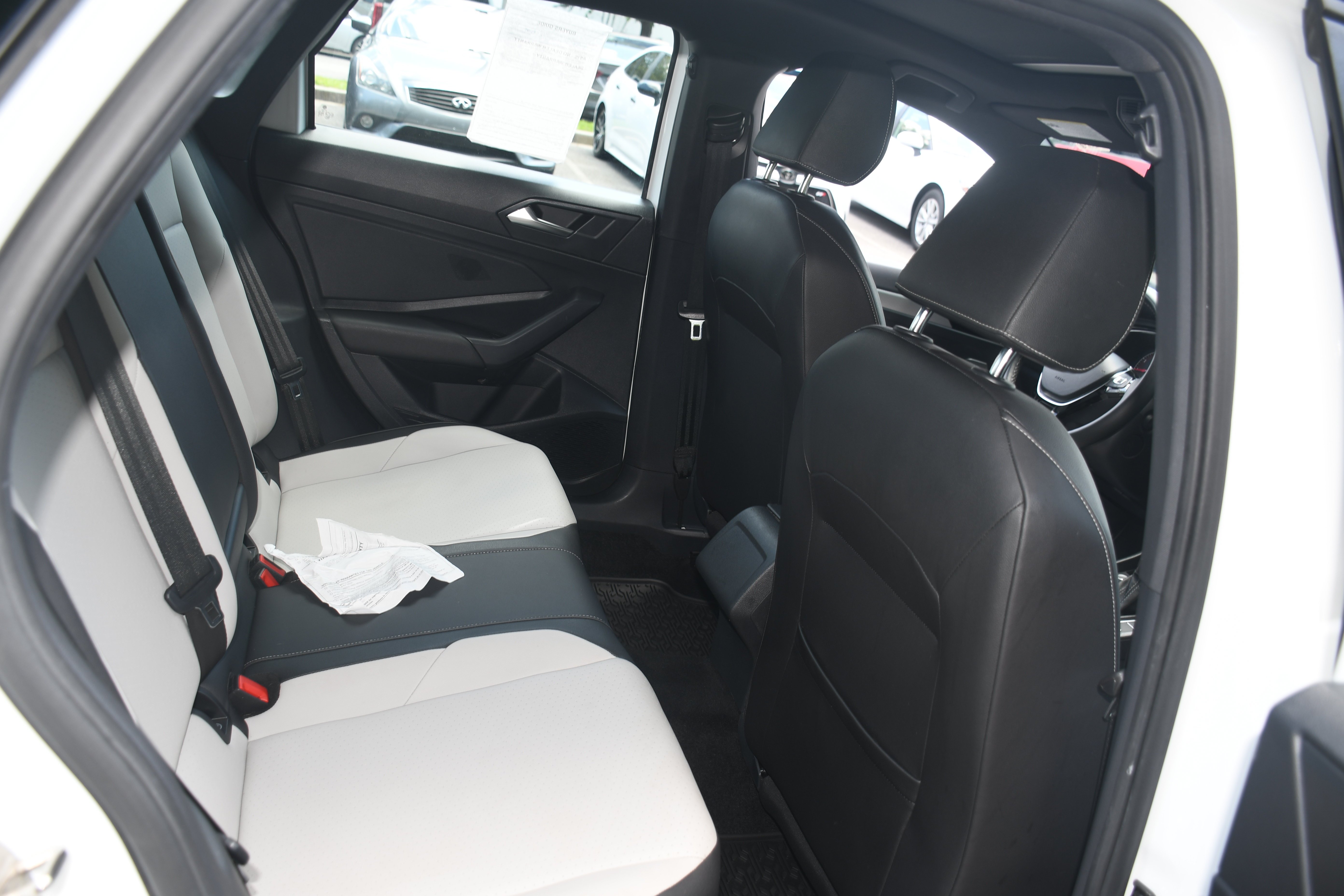 Used 2021  Volkswagen R-Line image 19