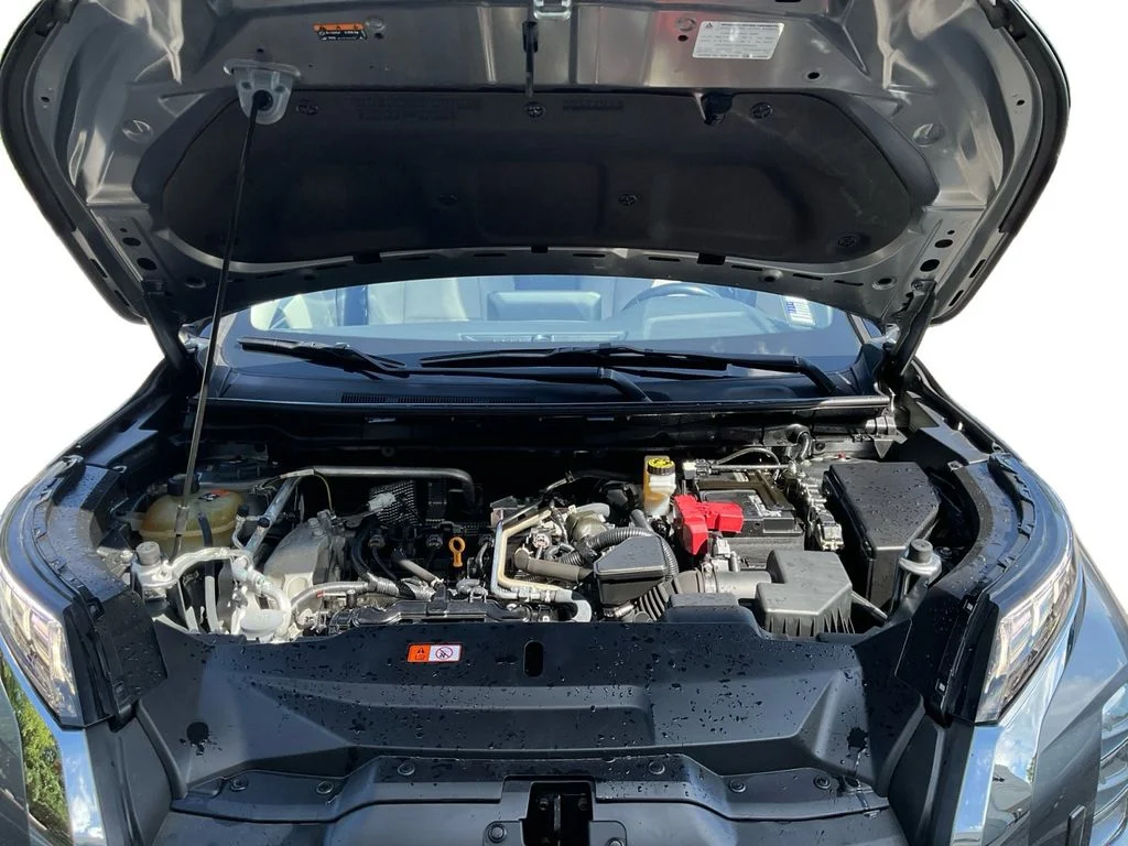 Used 2022 Silver Mitsubishi SEL image 13
