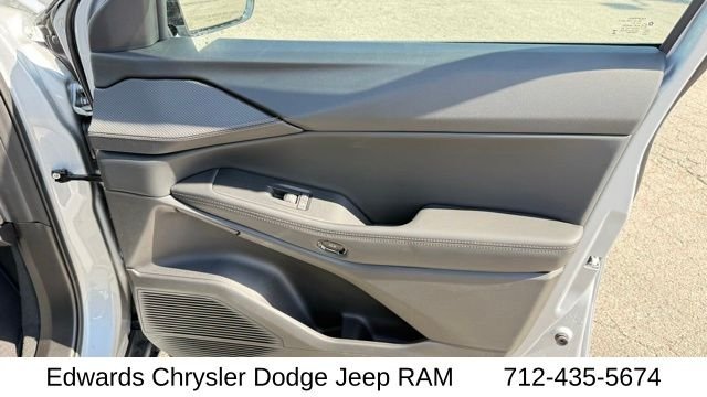 New 2026 Silver Zynith Clear-Coat Exterior Paint Jeep Limited image 39