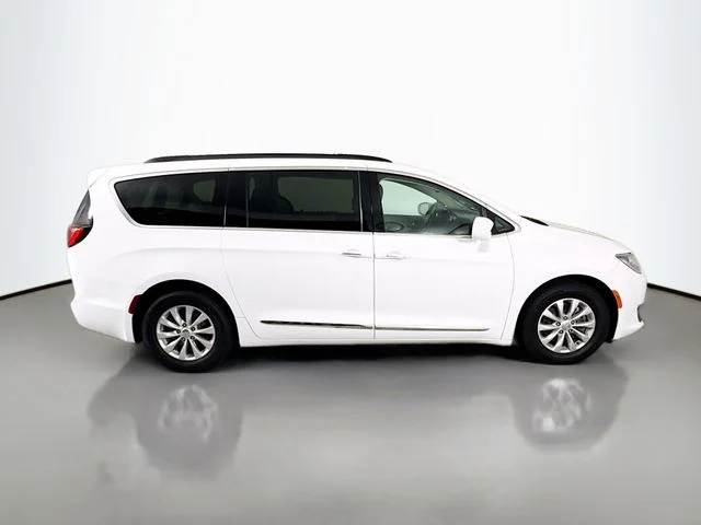 Used 2017 White Chrysler Touring L image 8