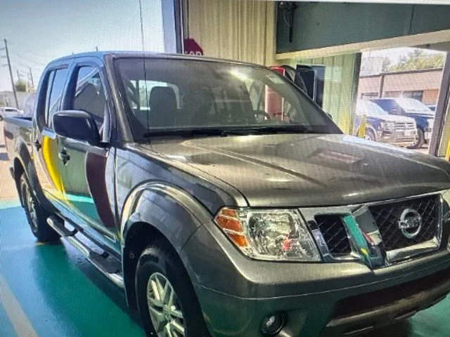 Used 2020 Gray Nissan SV image 6