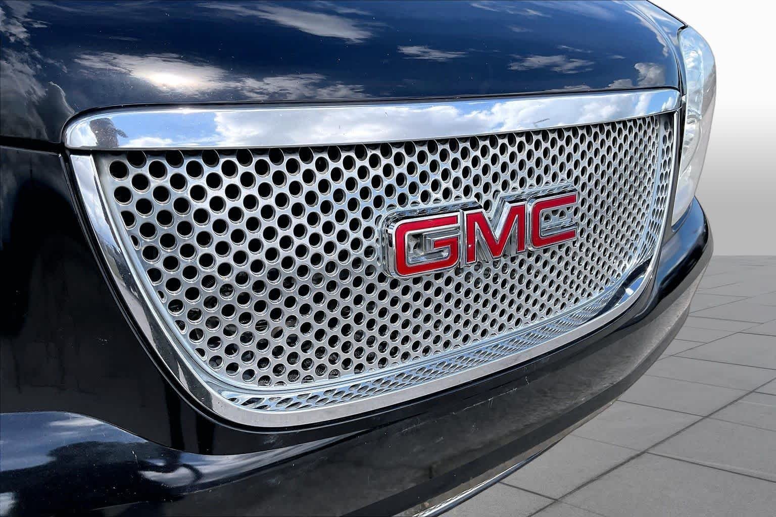 Used 2014 Onyx Black GMC Denali image 29