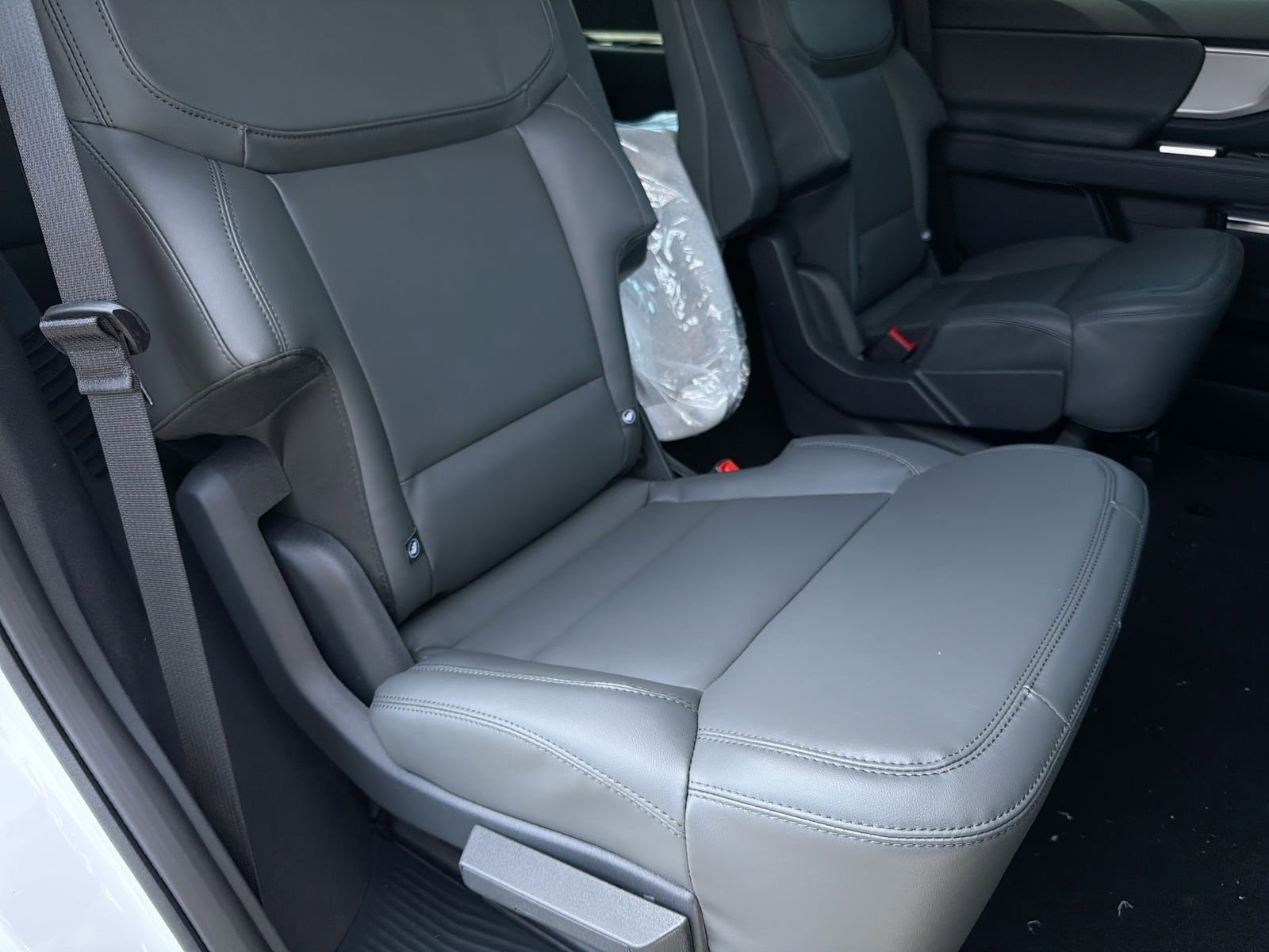 New 2026 Oxford White Ford Active image 22