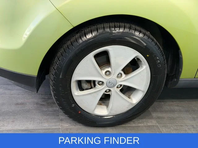 Used 2015 Green Kia Base image 4