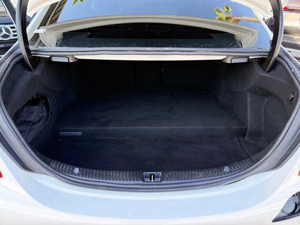 Used 2018  Mercedes-Benz C 350e image 18