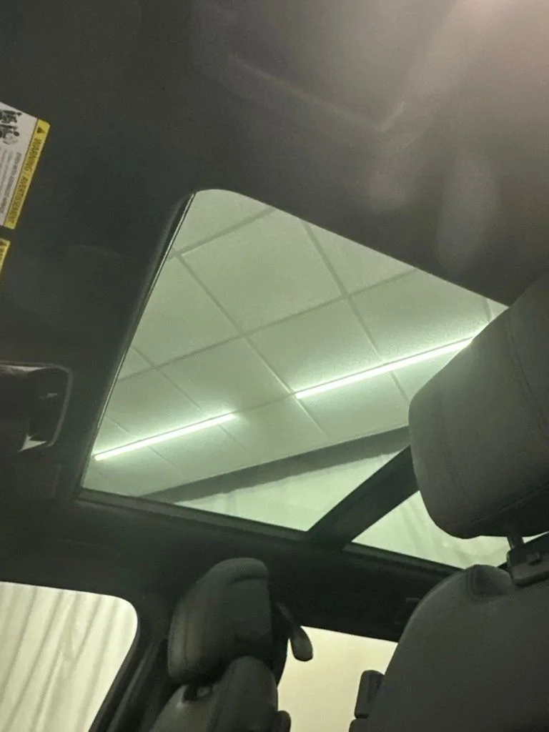 Used 2022 White Land Rover HSE Silver Edition image 24