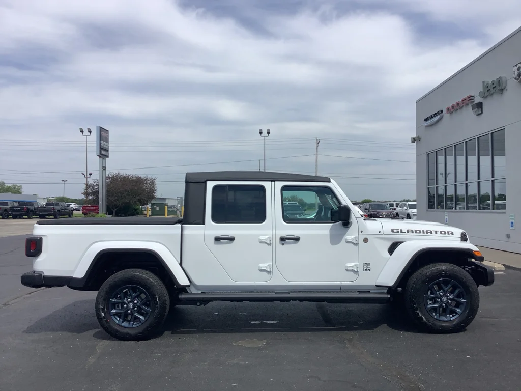 New 2026 Bright White Clear-Coat Exterior Paint Jeep  image 5