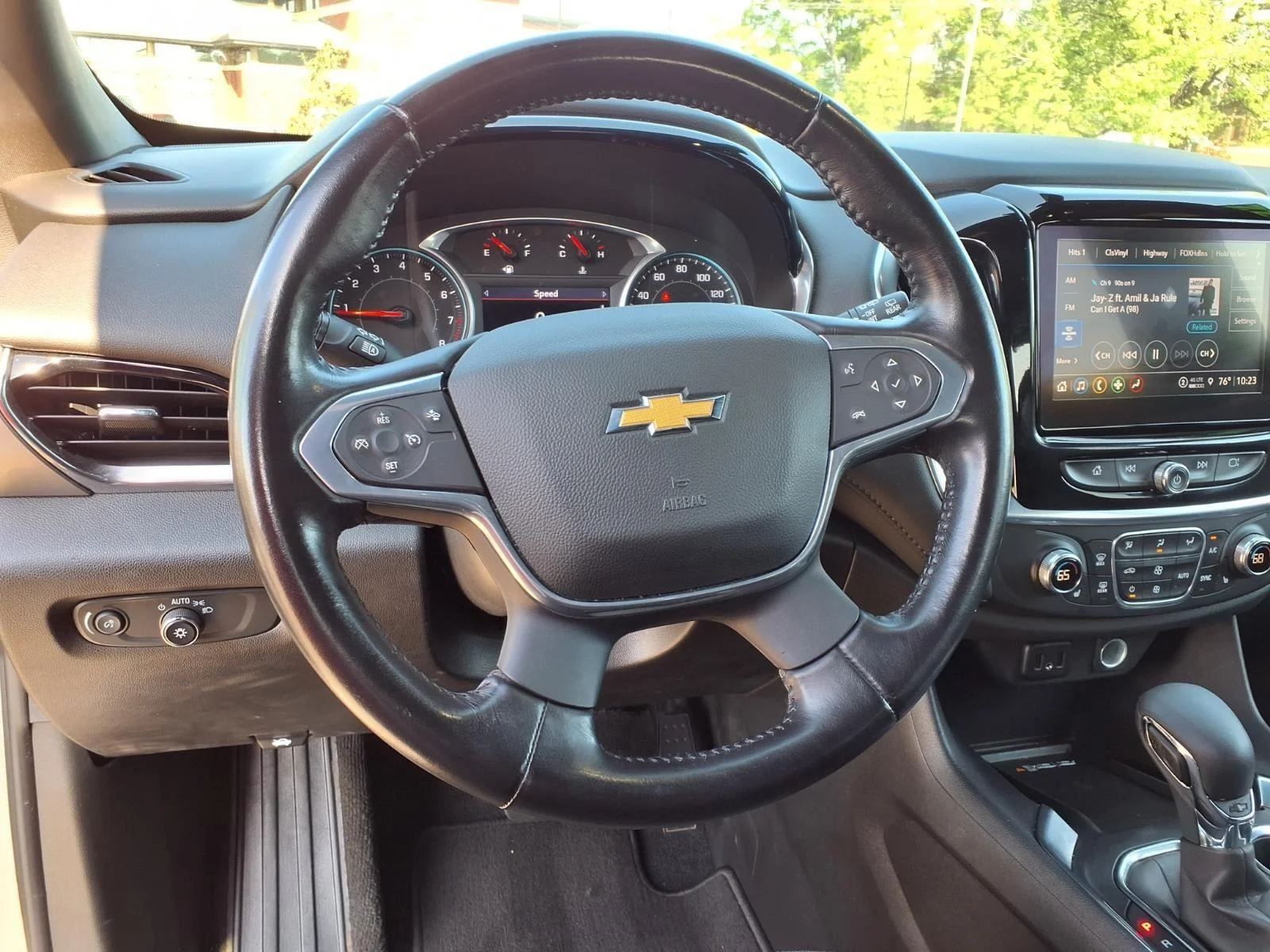 Used 2022 Silver Ice Metallic Chevrolet LT Cloth image 19
