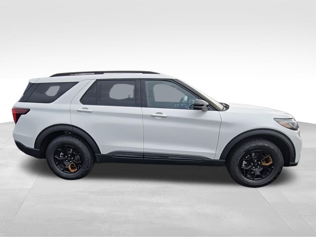 New 2026 Star White Metallic Tri-Coat Ford Tremor® image 2