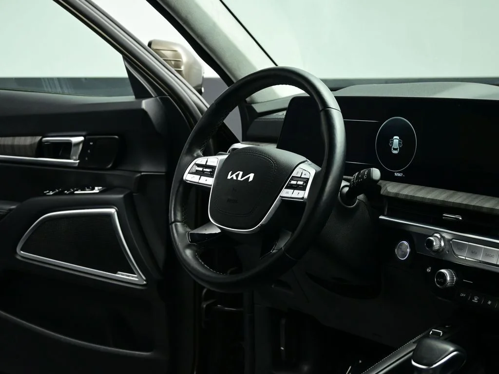 Used 2023 Green Kia SX-Prestige image 73