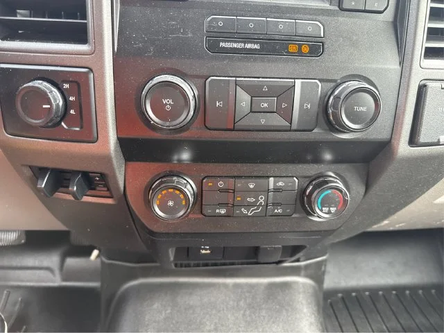 Used 2019 Oxford White Ford XL image 24