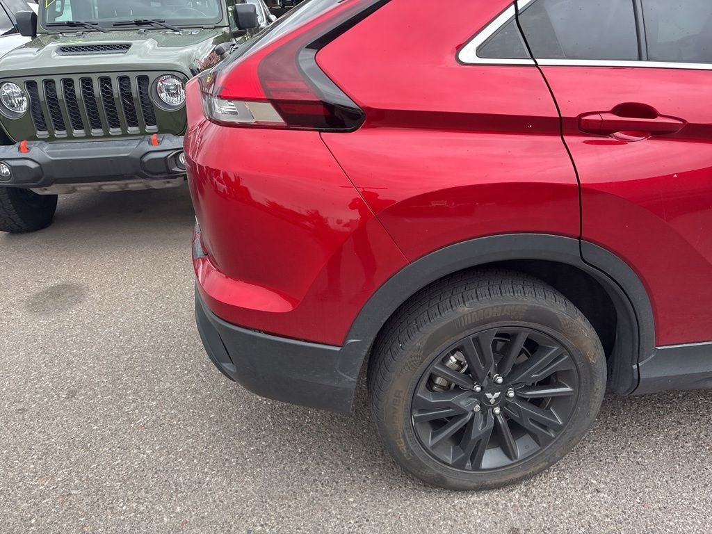 Used 2023 Red Mitsubishi SE image 10