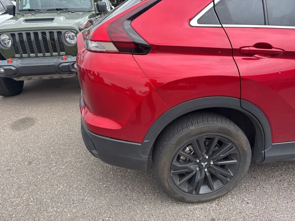 Used 2023 Red Mitsubishi SE image 10